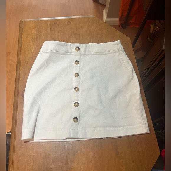 White skirt - Picture 2 of 6